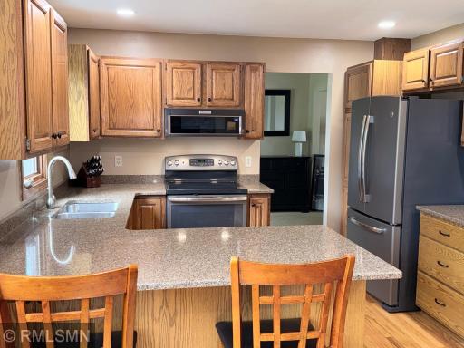 Newer appliances with Quartz countertops