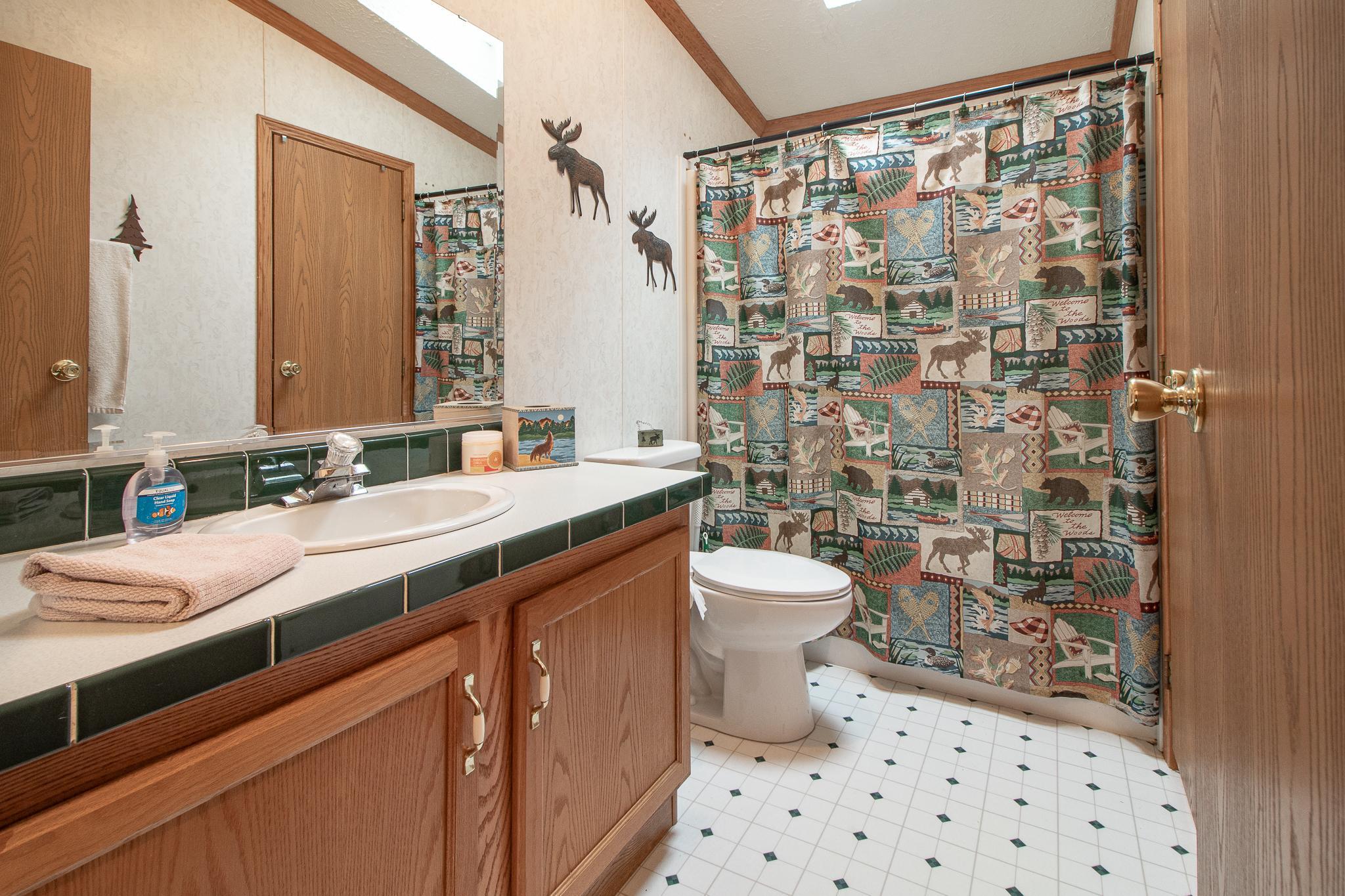 Full guest bath
