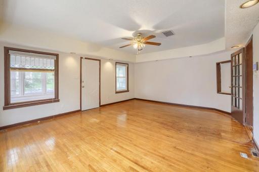 3102 N Morgan Ave - Web Quality - 003 - 03 Living Room.jpg