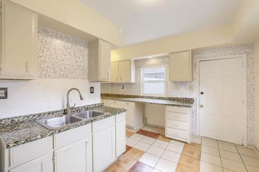 3102 N Morgan Ave - Web Quality - 005 - 05 Kitchen.jpg