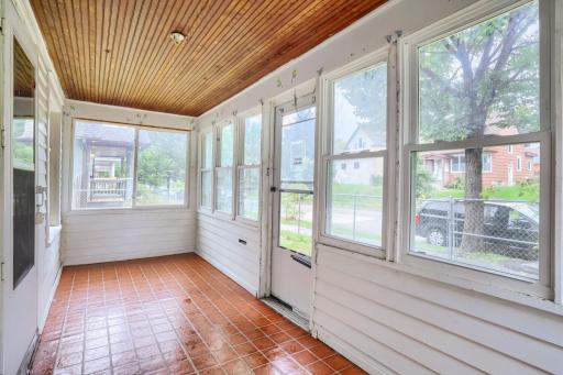 3102 N Morgan Ave - Web Quality - 007 - 07 Sunroom.jpg