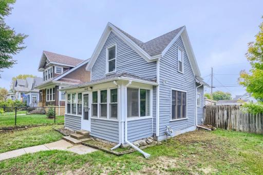 3102 N Morgan Ave - Web Quality - 001 - 01 Exterior Front.jpg