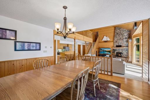 Easy to fit 10 people around the table-with room to spare
