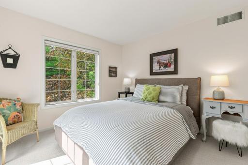 24-web-or-mls-1914 Hunter Hill Drive Hudson -28.jpg