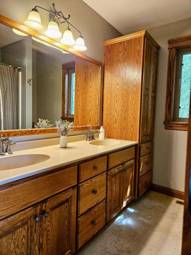 En-suite Full Bath