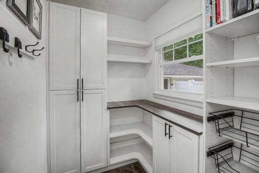 1424 Rhode Island Avenue N, Golden Valley, MN 55427
