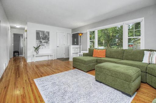 1424 Rhode Island Avenue N, Golden Valley, MN 55427