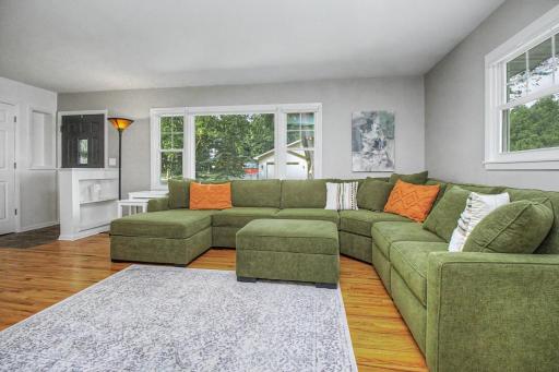 1424 Rhode Island Avenue N, Golden Valley, MN 55427