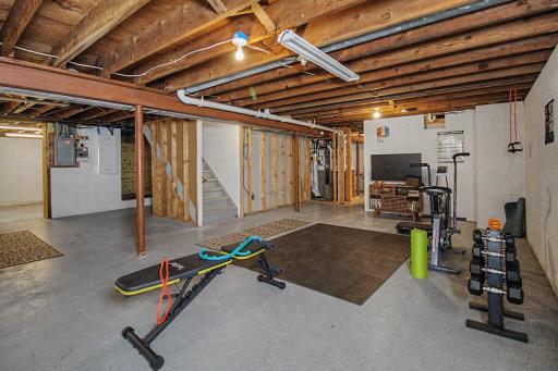 1424 Rhode Island Avenue N, Golden Valley, MN 55427