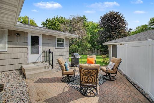 1424 Rhode Island Avenue N, Golden Valley, MN 55427