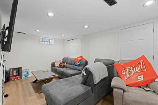 32-web-or-mls-2627 NE McKinley St-32.jpg
