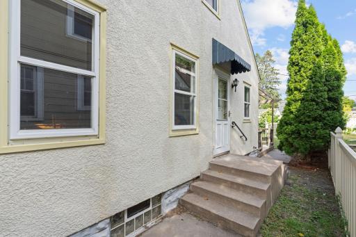 5-web-or-mls-2627 NE McKinley St-5.jpg