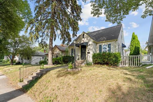 4-web-or-mls-2627 NE McKinley St-4.jpg