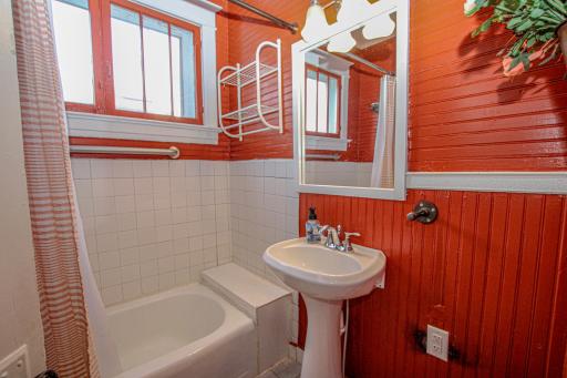 Main Floor Full Bath.jpg