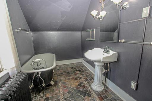 Upper Level 3/4 Bath.jpg