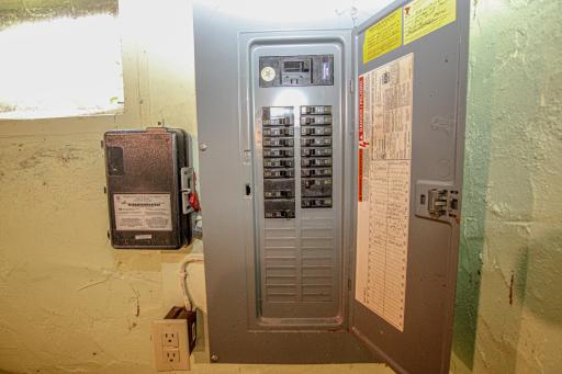 200 Amp Circuit Breaker.jpg