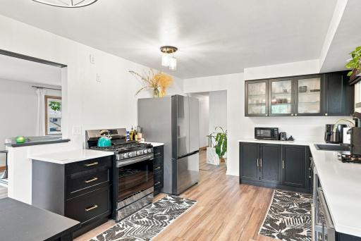 Whether preparing everyday meals or hosting friends & family, this impressive kitchen is truly the heart of the home.