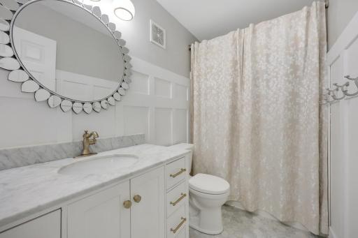 Upper Level Full Bathroom