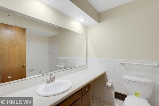 5001 W 98th Street, Bloomington, MN 55437