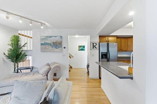 14-web-or-mls-15665 24th Ave-14.jpg