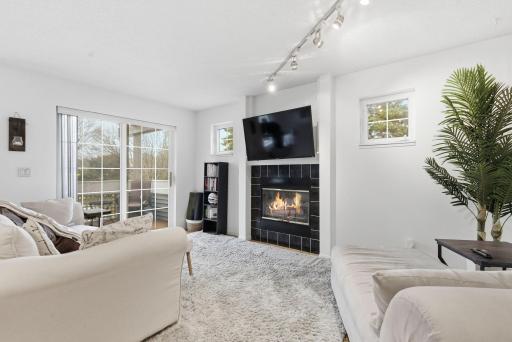 10-web-or-mls-15665 24th Ave-10.jpg