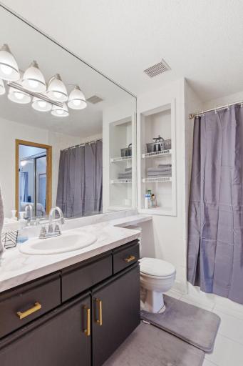 27-web-or-mls-15665 24th Ave-27.jpg