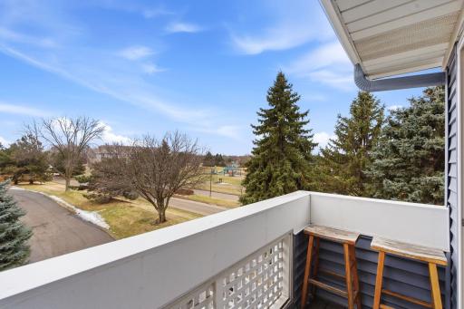 5-web-or-mls-15665 24th Ave-5.jpg