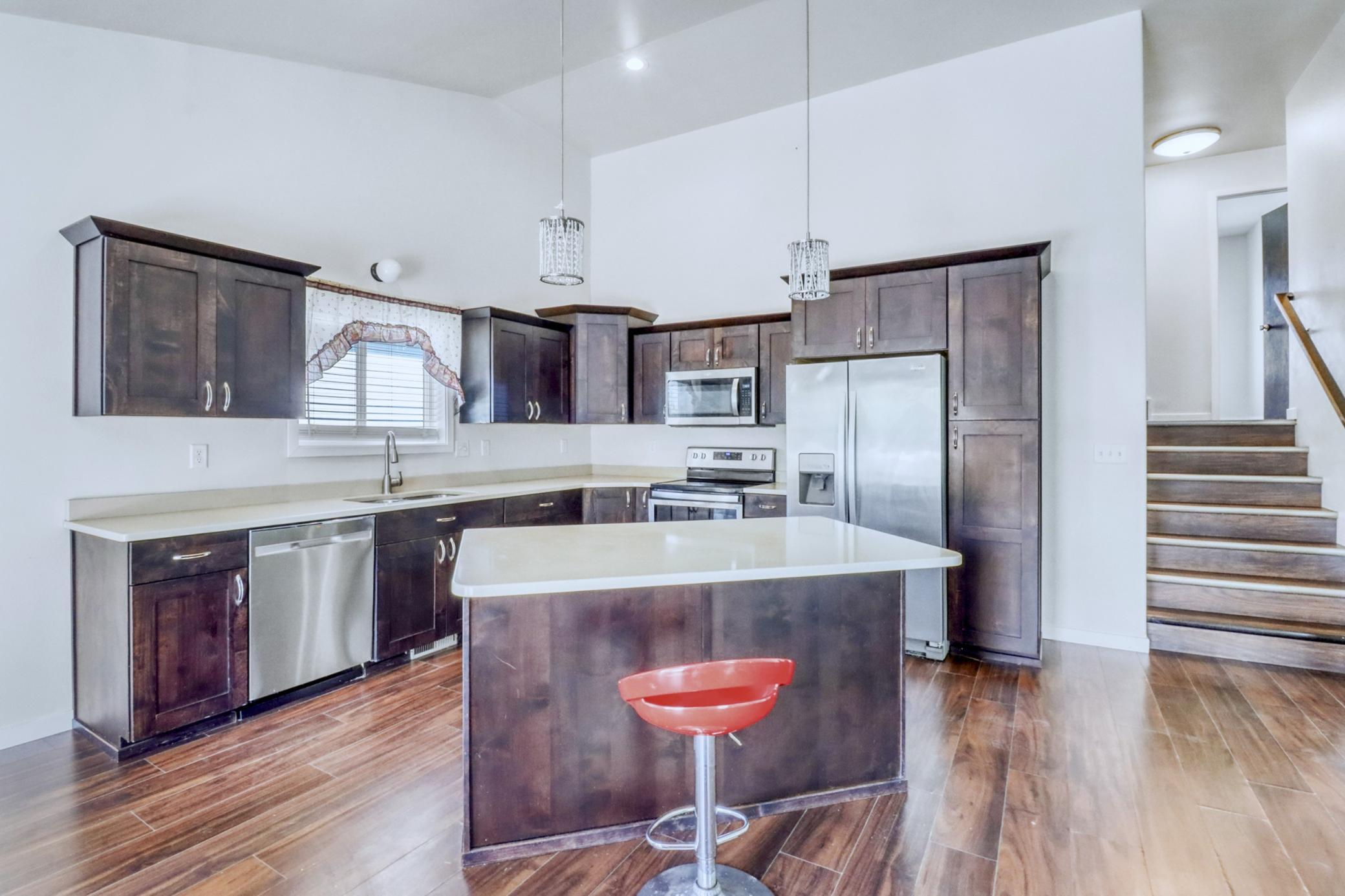 Kitchen1_1.JPG