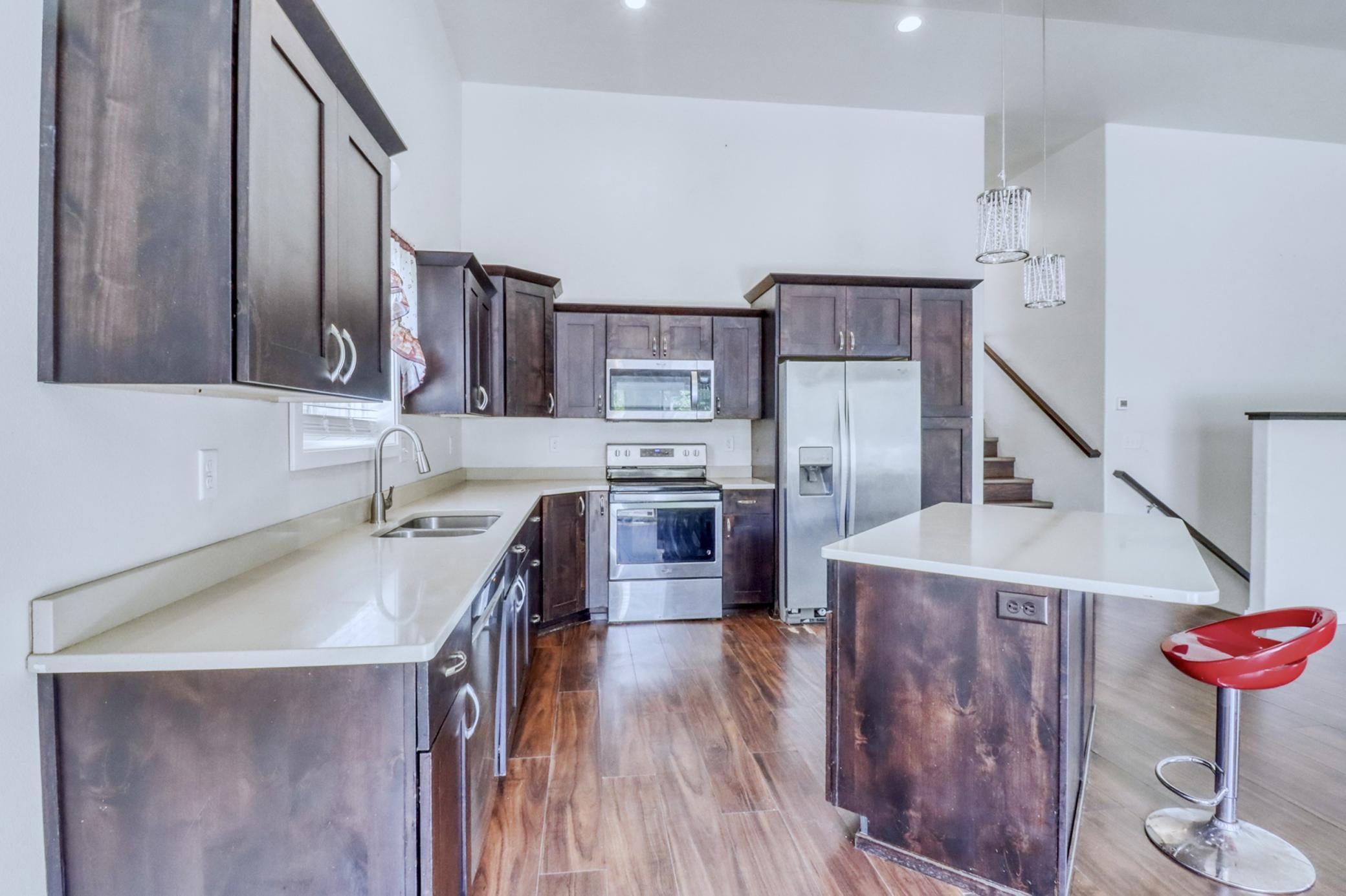 Kitchen1_2.JPG