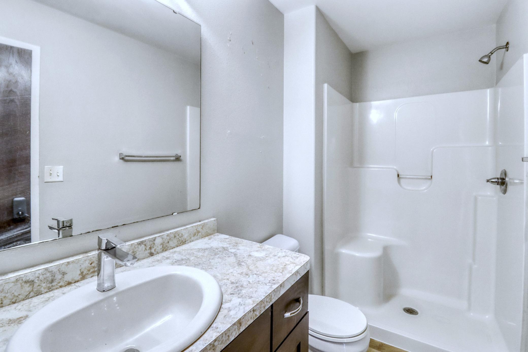 Primary Bathroom1_1.JPG