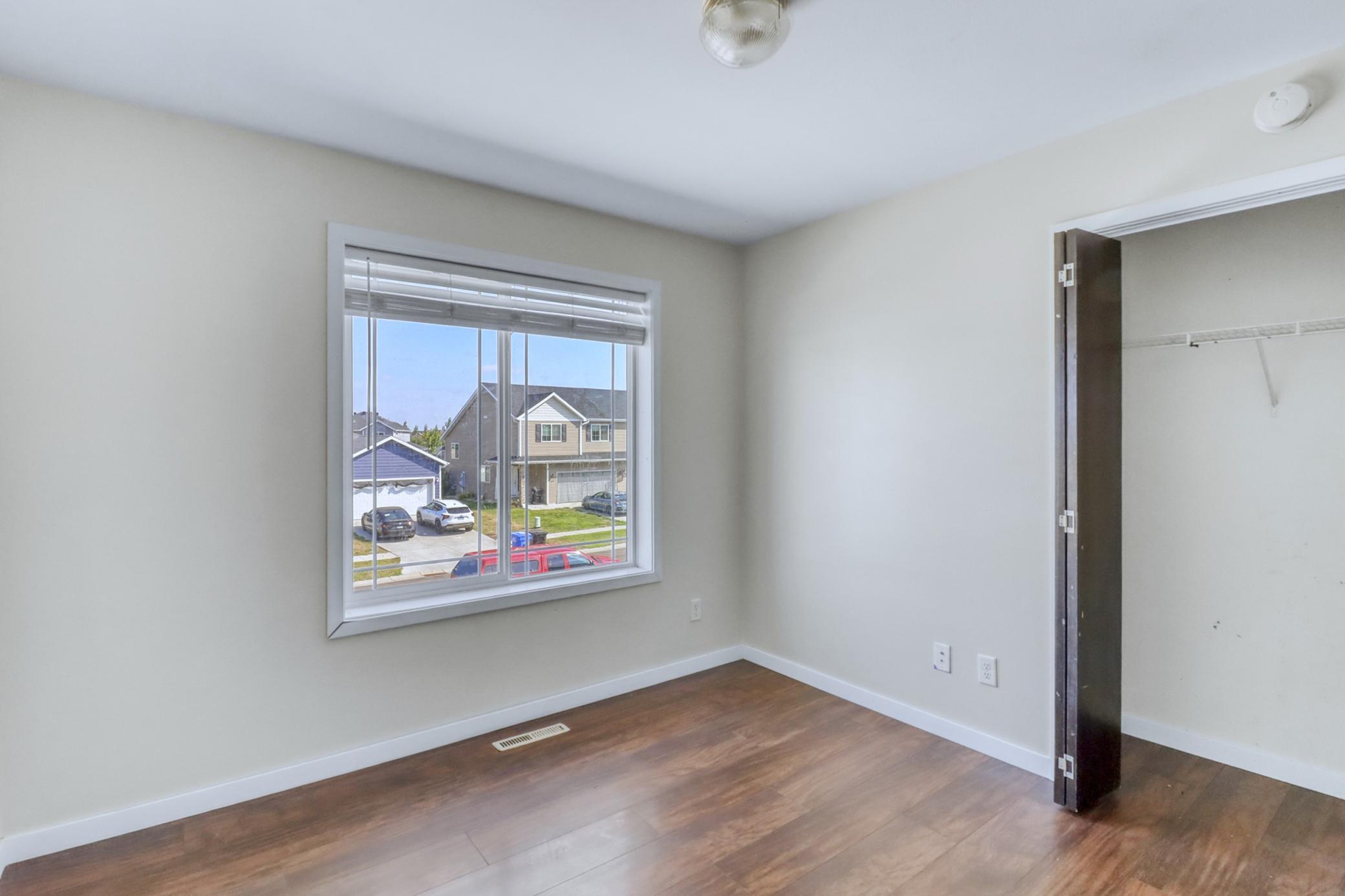 Bedroom2_1.JPG