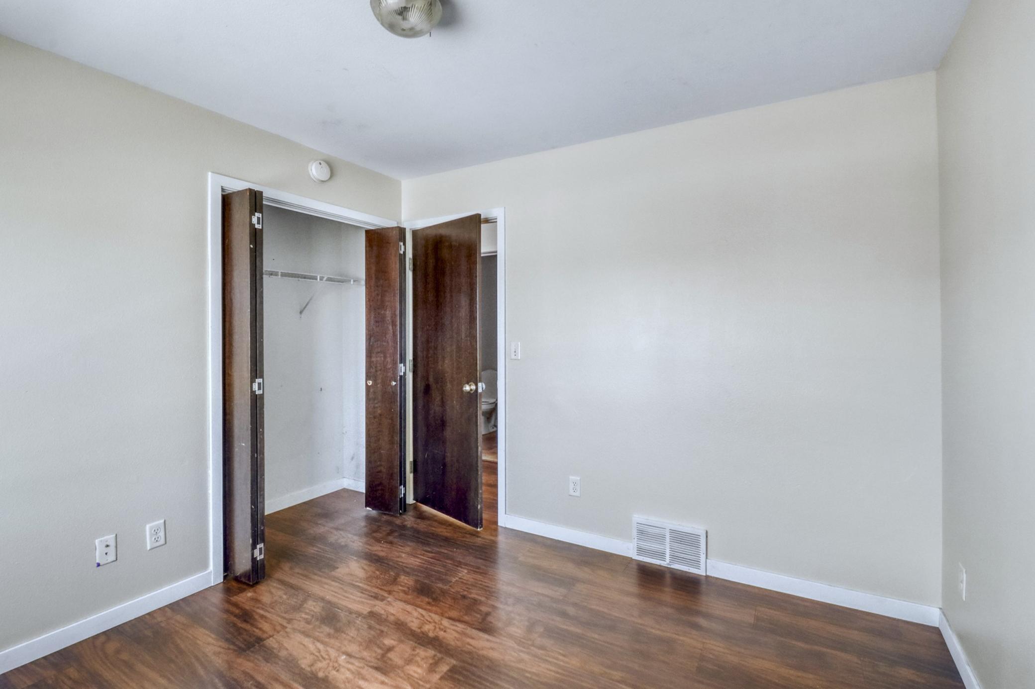 Bedroom2_2.JPG