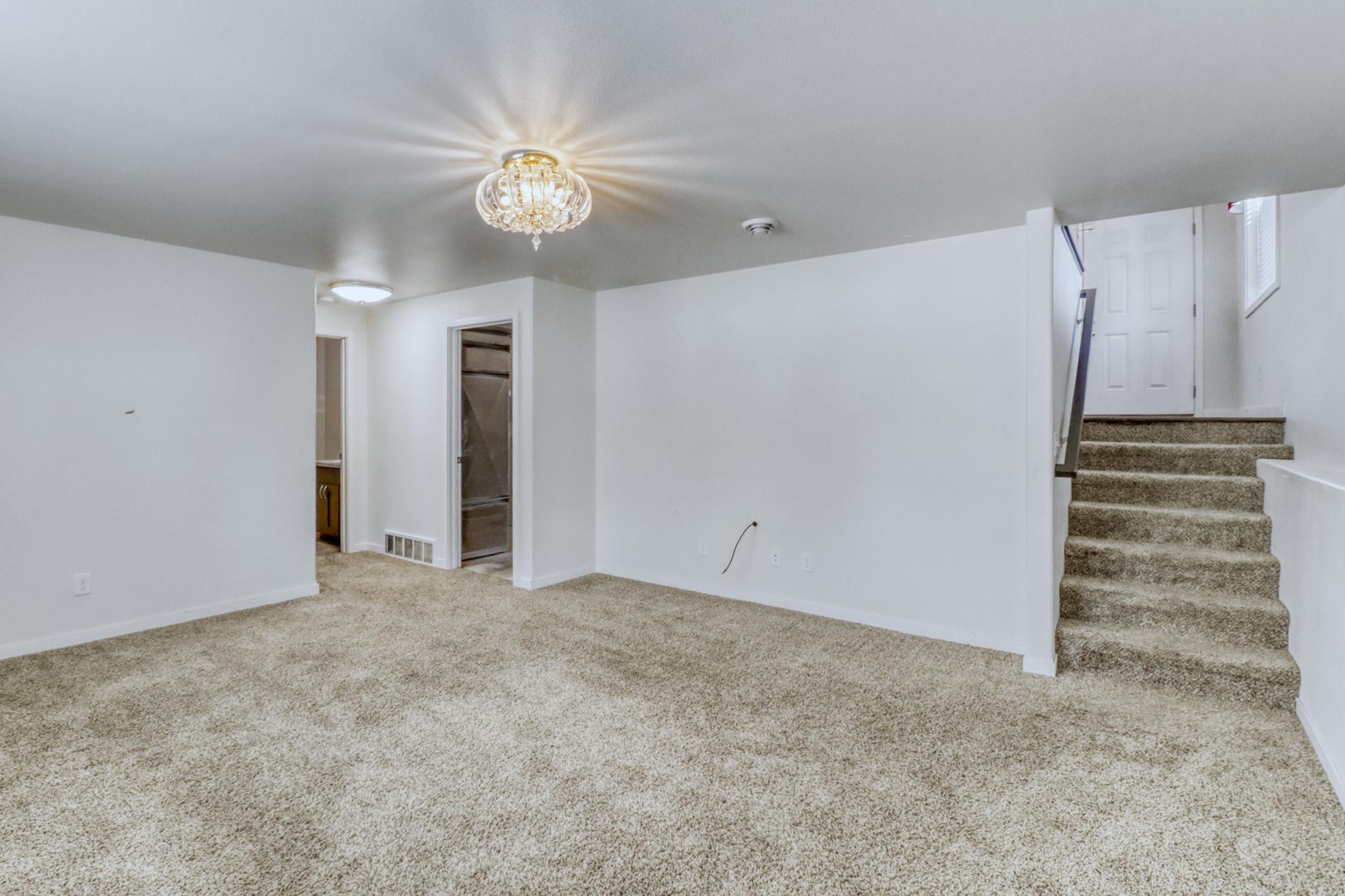 Basement1_2.JPG