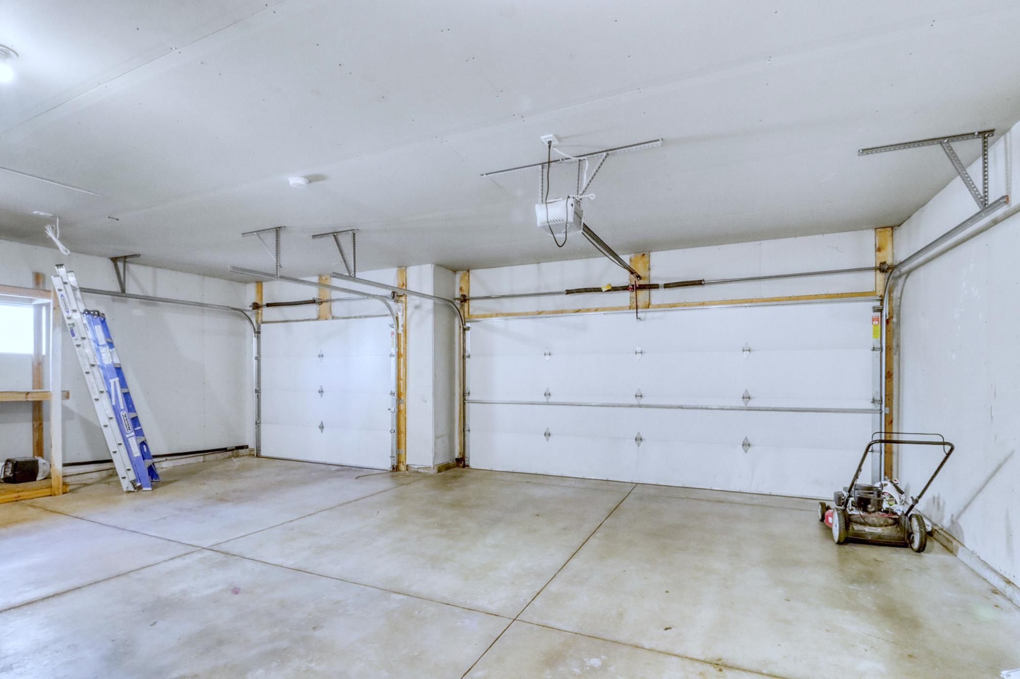 Garage1_1.JPG