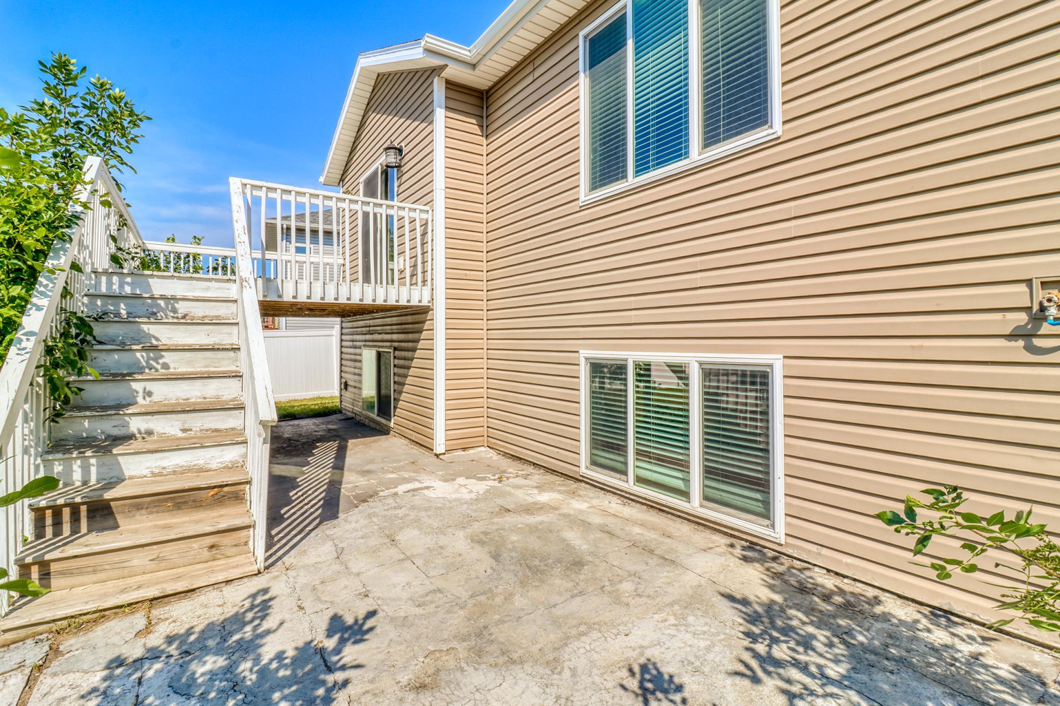 Backyard_patio1_1.JPG