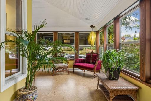 Cork floors and flexibility to configure furniture as you'd like - dining area, lounge/relaxation area, etc.