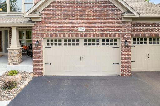 Oversized 8' doors (extra deep 3rd stall)
