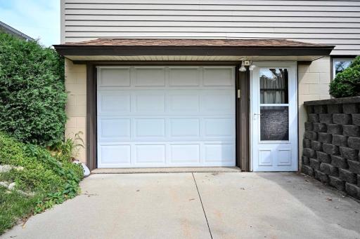 24 Garage & LL Entrance.jpg
