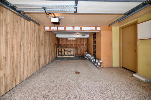 25 Garage Interior.jpg
