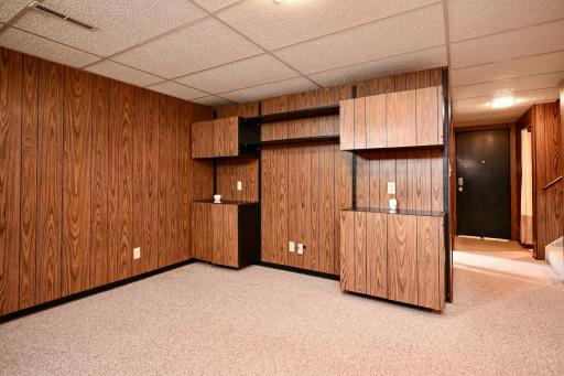 17 LL Family Room I.jpg