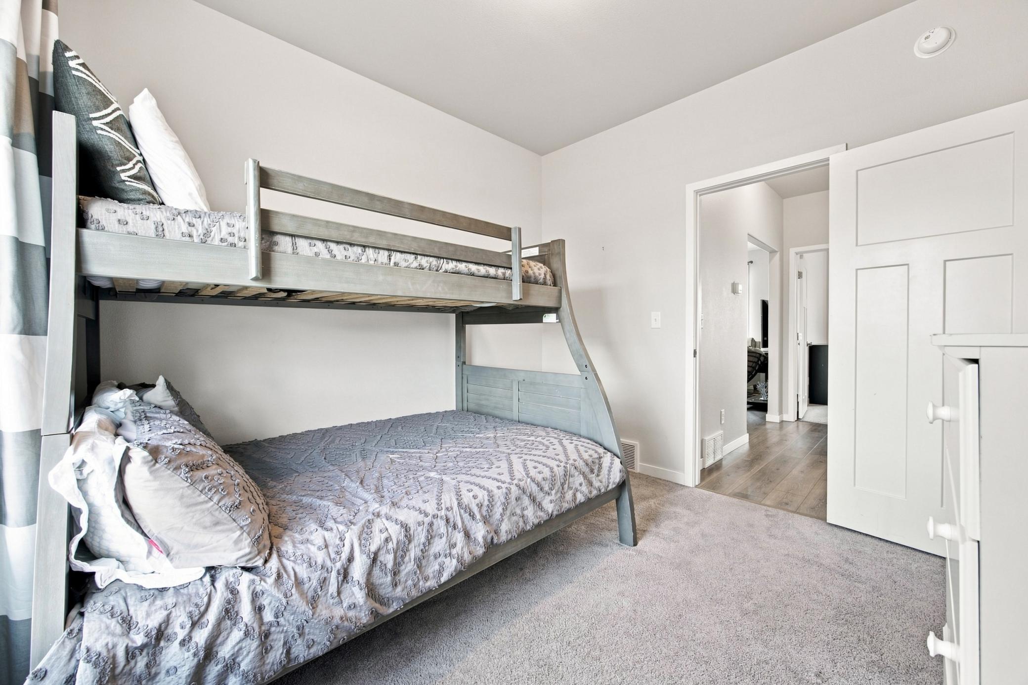 bedroom 3 - walk in closet