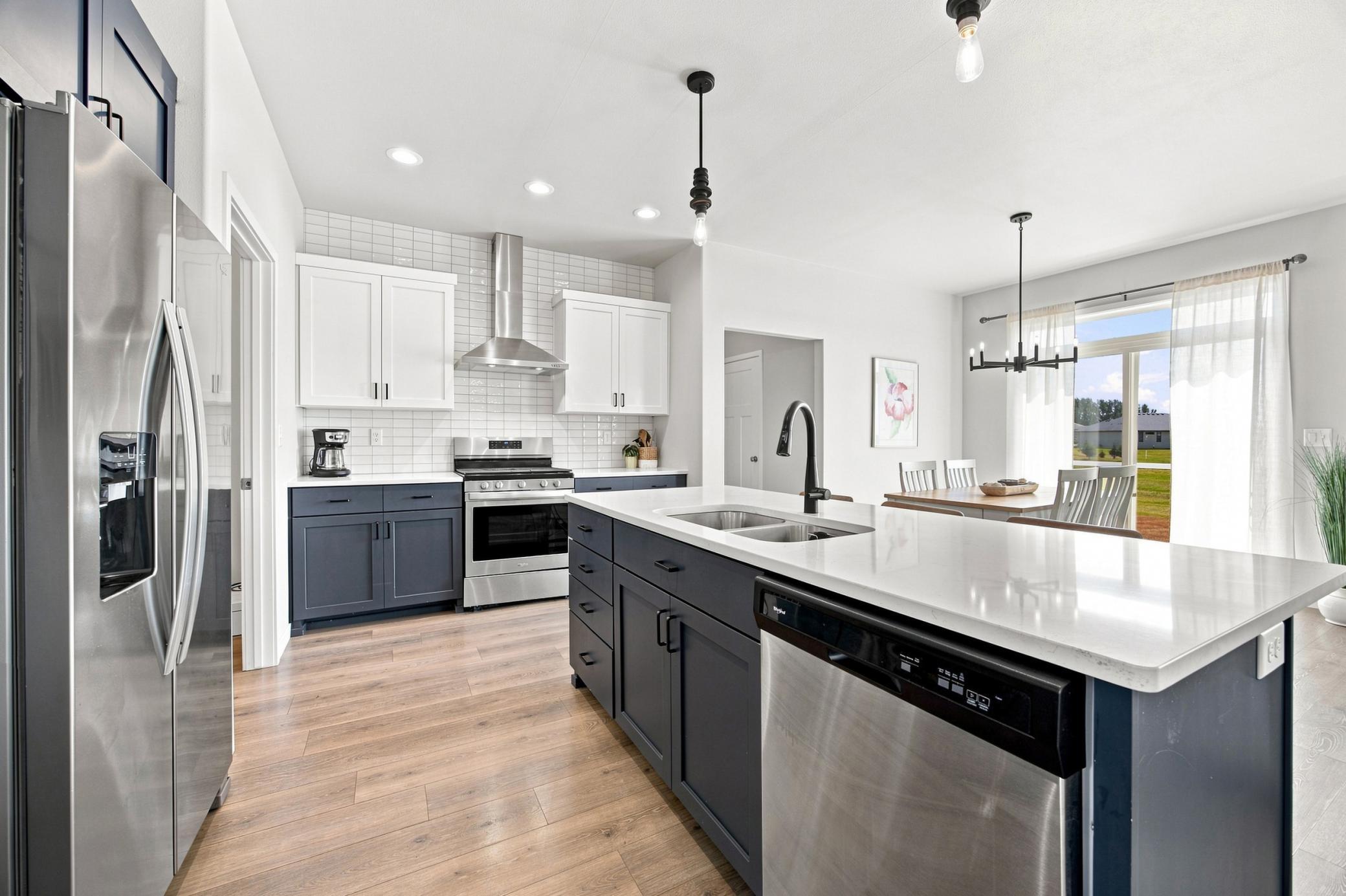 kitchen - ceiling height tile backsplash
