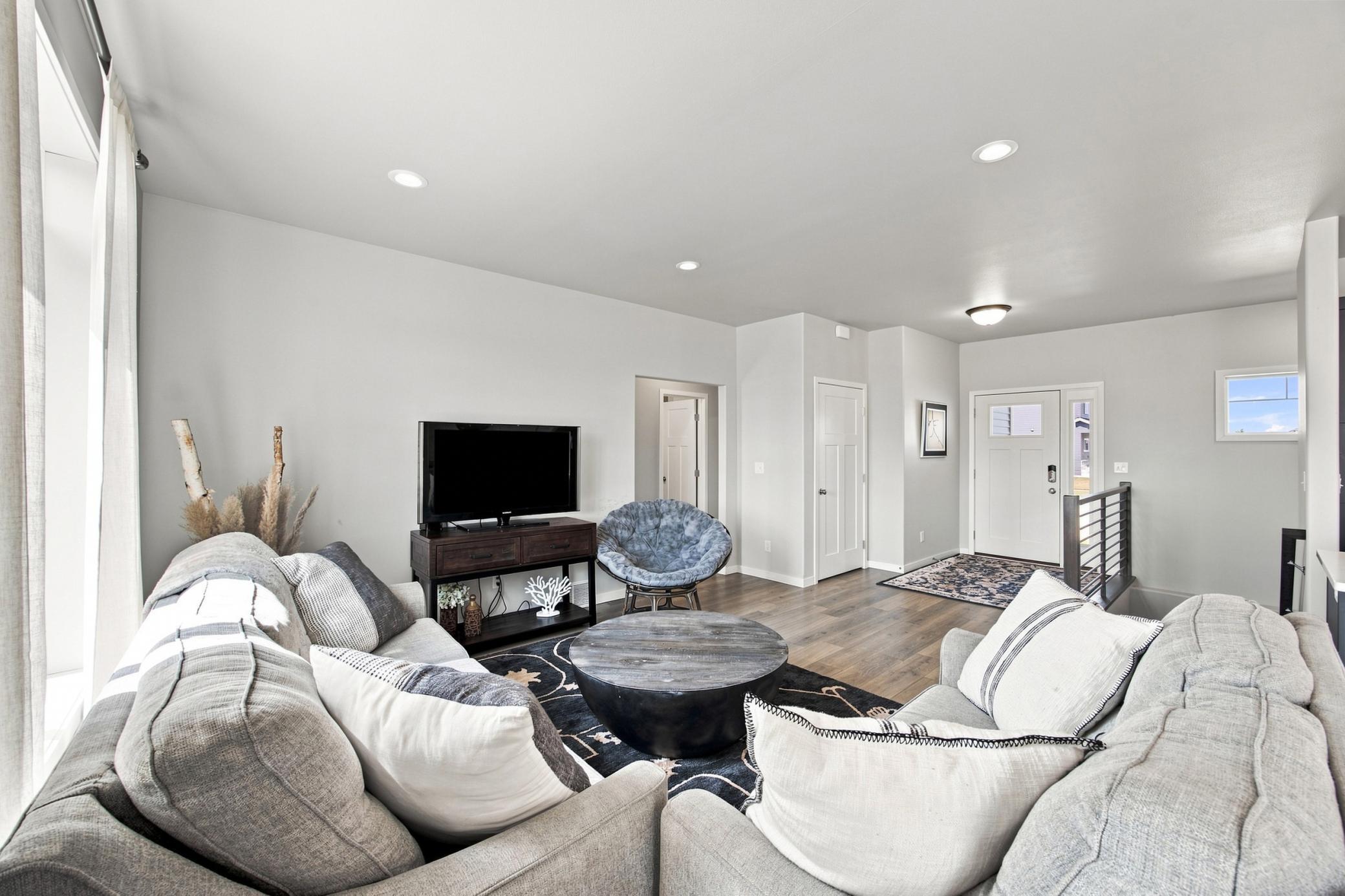 living area towards foyer and secondary bedrooms