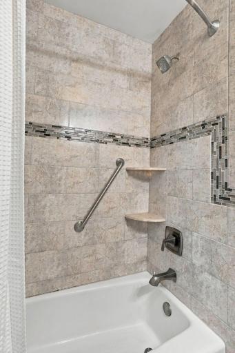 9025 10th Avenue S, Bloomington, MN 55420