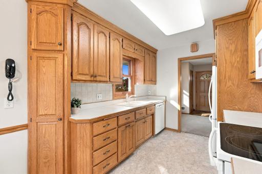 9025 10th Avenue S, Bloomington, MN 55420