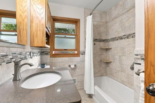 9025 10th Avenue S, Bloomington, MN 55420