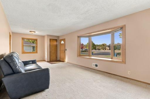 9025 10th Avenue S, Bloomington, MN 55420