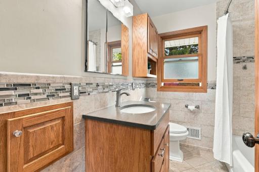 9025 10th Avenue S, Bloomington, MN 55420
