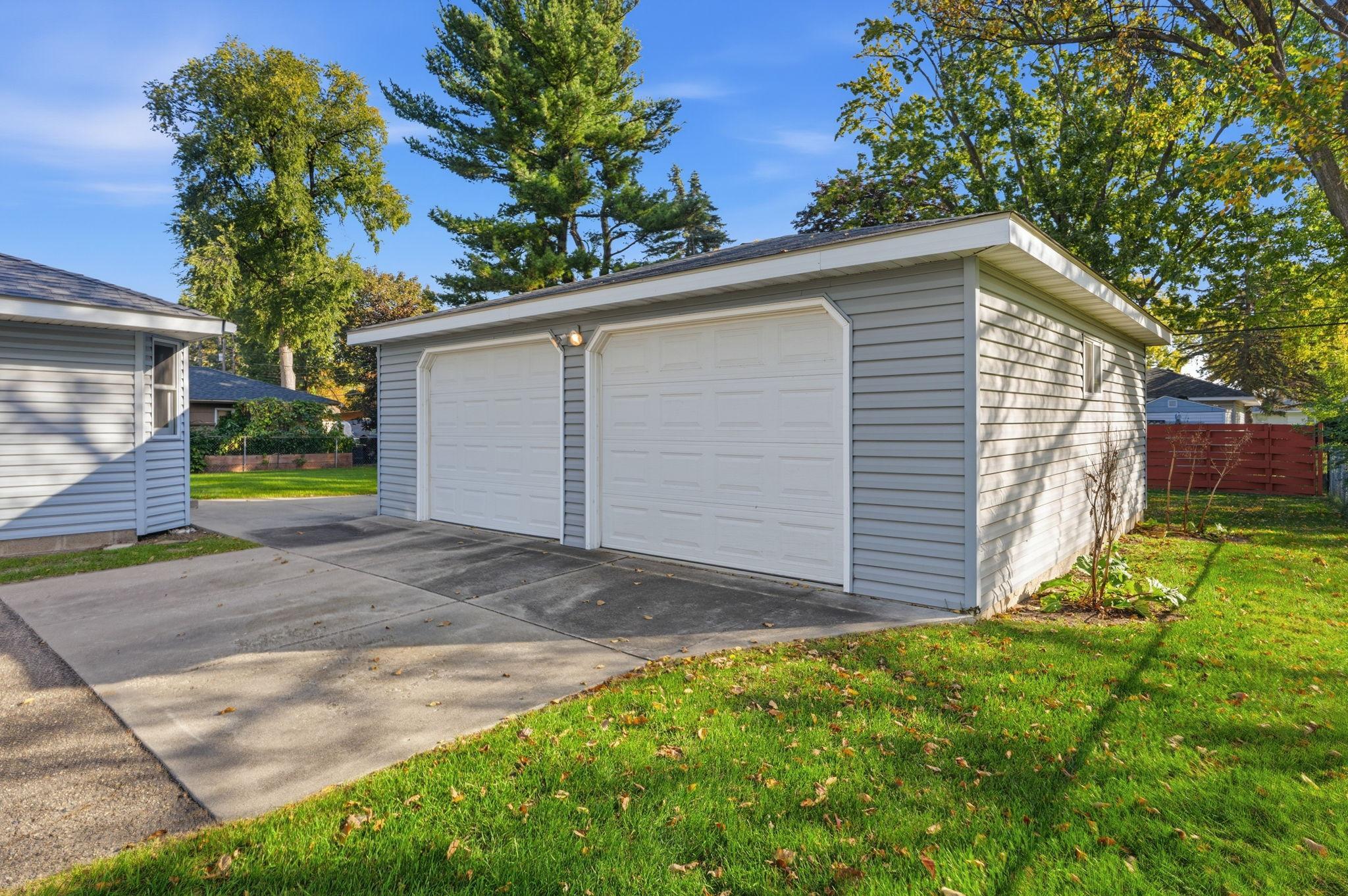 Oversized 2 car garage