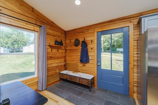 Enter the kitchen via a STUNNING updated front door with glass inlay, onto a new tile entry floor, with hooks to hang your coat. Large windows take in views of the yard and drive.